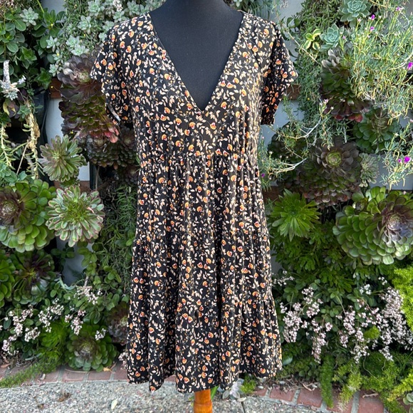 Urban Outfitters Dresses & Skirts - V-Neck Floral Print Dress